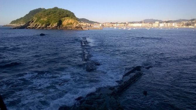 PUENTE SUBMARINO: foto en Donostia-San Sebastián