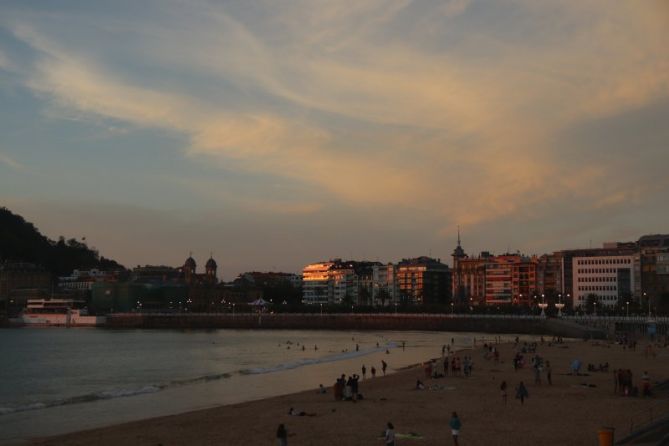 Puesta de sol colorida: foto en Donostia-San Sebastián