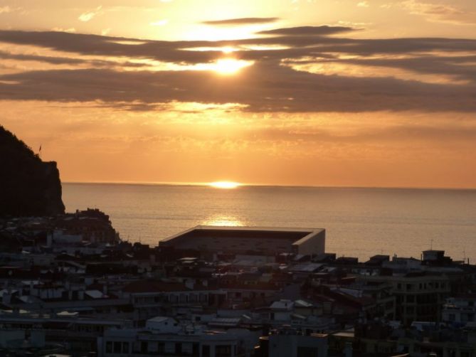 Puesta de sol en la Zurriola: foto en Donostia-San Sebastián