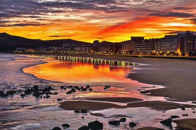 Reflejos al Amanecer : foto en Zarautz