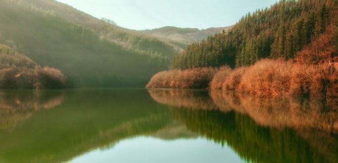 Reflejos en Nuarbe: foto en Azpeitia