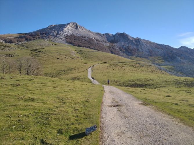 Subida hacia el Aitzgorri desde Urbía.: foto en Zegama