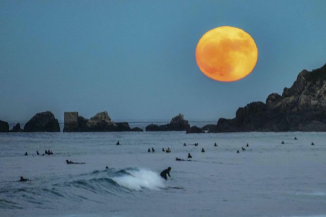 Super Luna : foto en Zarautz