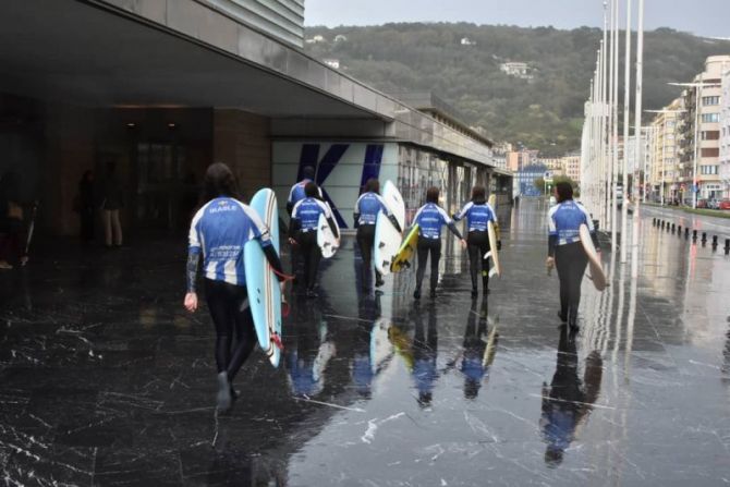 A surfear: foto en Donostia-San Sebastián