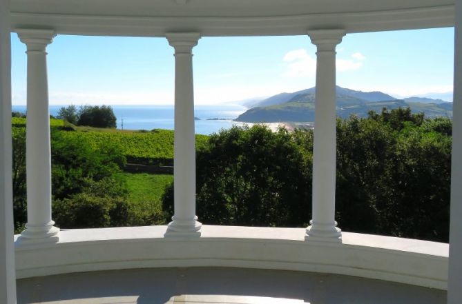 templo en el paraiso: foto en Zarautz