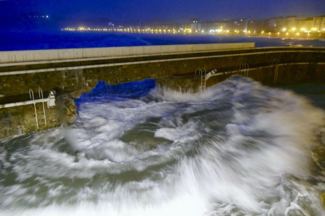 Temporal en el puerto de Zarautz 2020 : foto en Zarautz