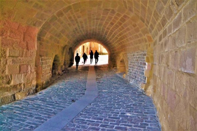 Tunel Bajo San Salbador: foto en Getaria