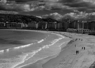 Txuri beltzean ere ederra