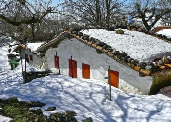 Urbiako borda elurrarekin 