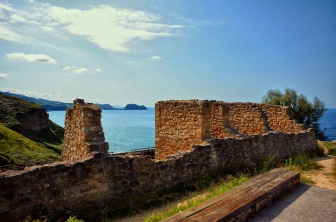 VESTIGIOS DE HIERRO: foto en Zarautz