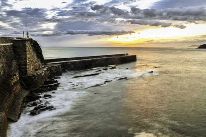 AMANECE: foto en Mutriku