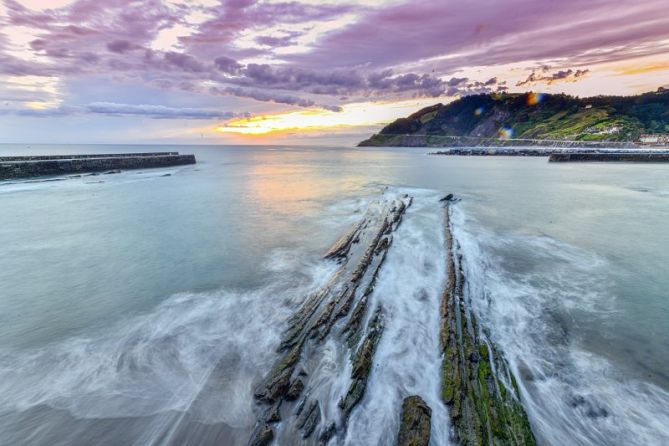 AMANECE EN LA COSTA: foto en Mutriku