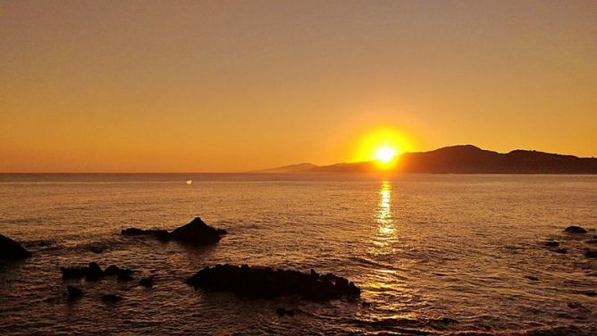 Amanecer Dorado: foto en Zarautz