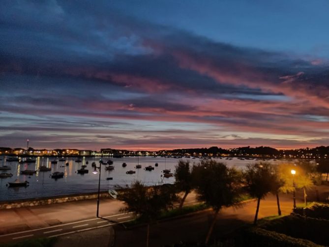 Amanecer otoñal: foto en Hondarribia