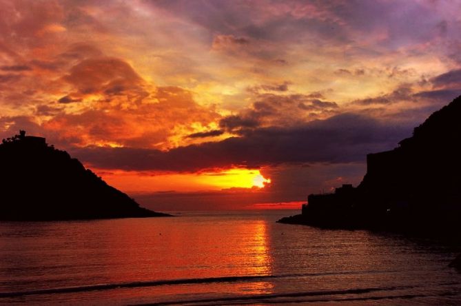 Anochece con color: foto en Donostia-San Sebastián