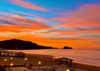 Atardecer de hoy en la playa de Zarautz 