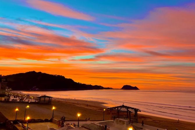 Atardecer de hoy en la playa de Zarautz : foto en Zarautz