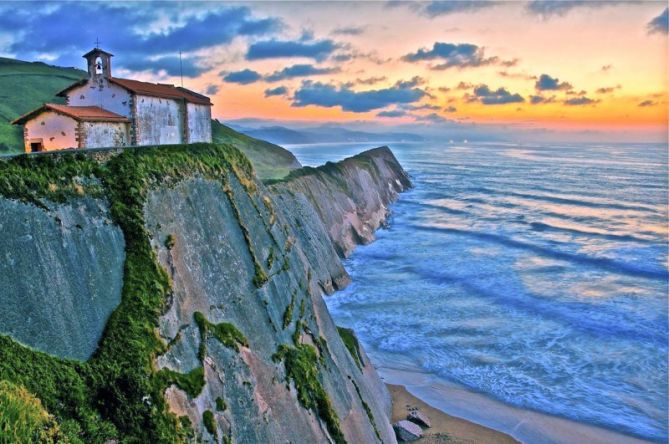 Atardecer  en los Flysh Zumaia : foto en Zumaia