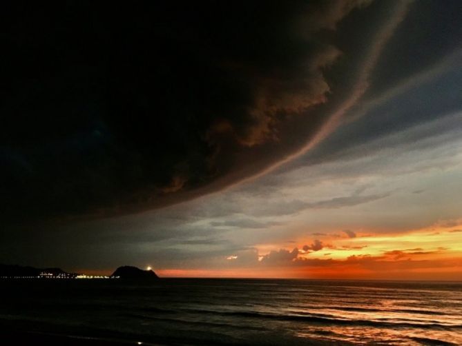 Atardecer en la playa de Zarautz : foto en Zarautz