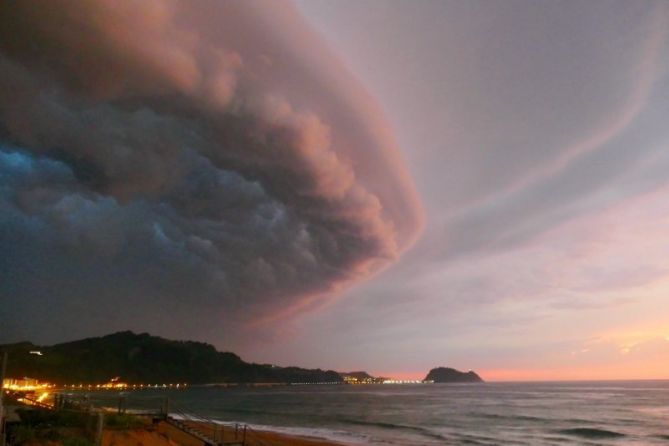 Atardecer con tormenta : foto en Zarautz