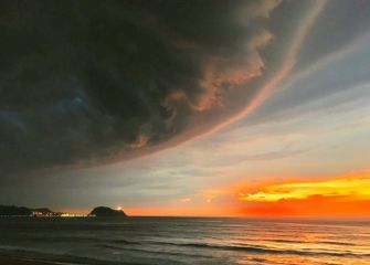 Atardecer con tormenta 