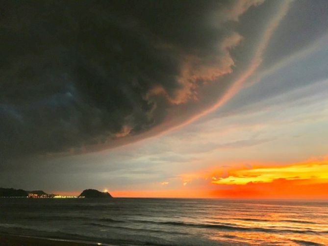 Atardecer con tormenta : foto en Zarautz