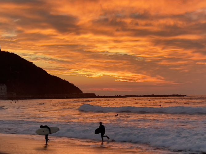 Bajo el cielo de fuego: foto en Donostia-San Sebastián