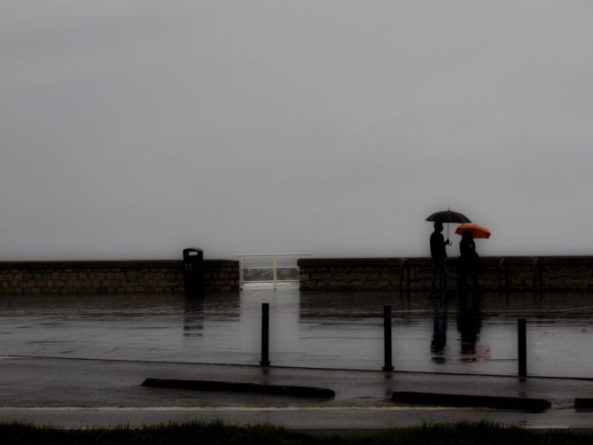 BAJO LA LLUVIA: foto en Donostia-San Sebastián