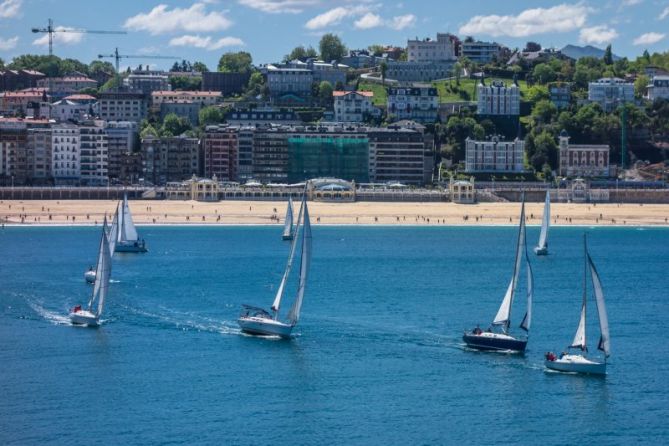 Balandros en la Bahia.: foto en Donostia-San Sebastián