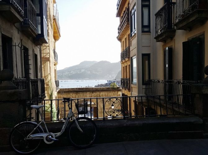 Bazter guztiei begira: foto en Donostia-San Sebastián