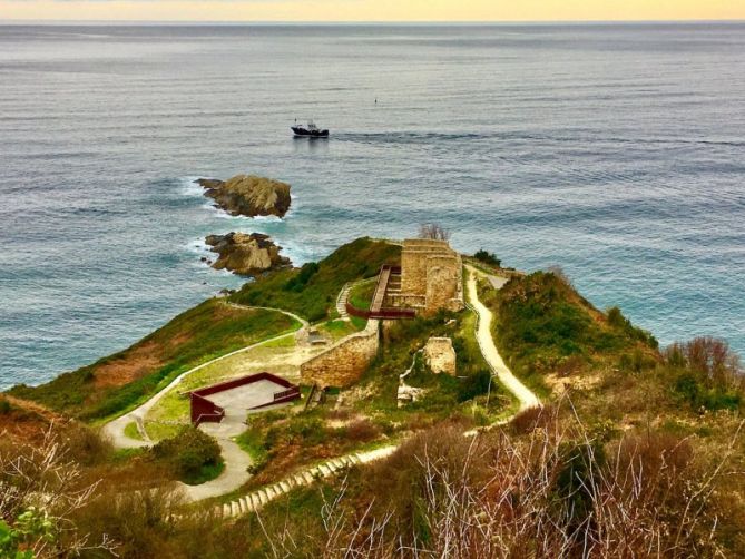 Descargadero de Minerales Mollarri : foto en Zarautz