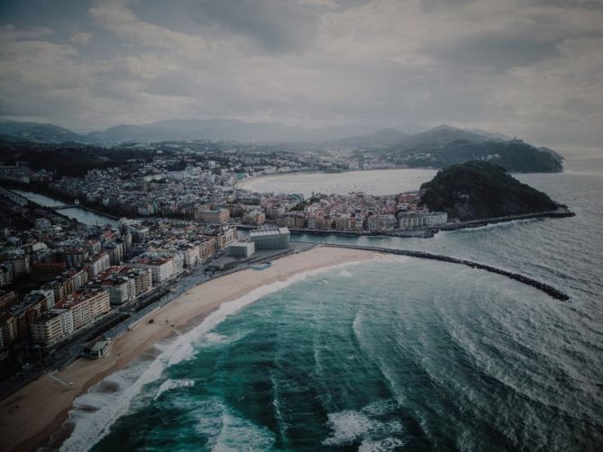 Donostia sobre el cielo: foto en Donostia-San Sebastián