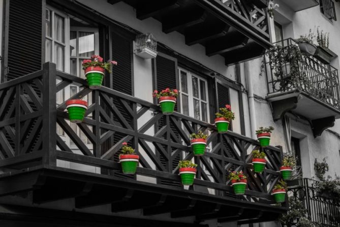 El encanto de los balcones: foto en Hondarribia