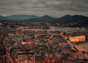 Entre las luces de la ciudad