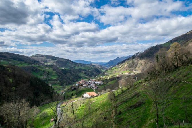 Entre montañas: foto en Errezil