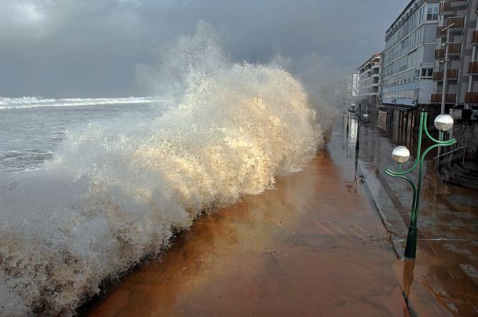 ésta si que hace daño: foto en Zarautz