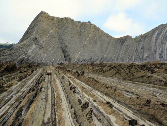 Flysch espectacular: foto en Deba