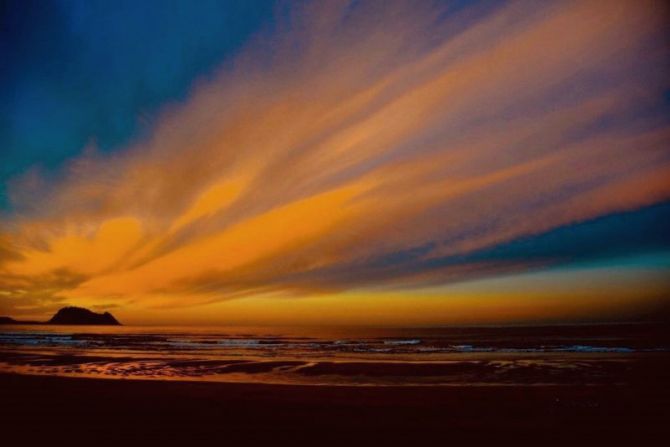 Fuego en la playa de Zarautz : foto en Zarautz