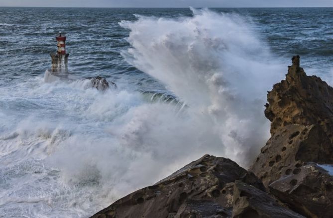 La fuerza del mar: foto en Pasaia