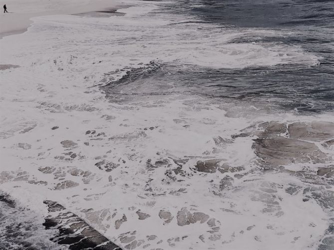 Gizona bere bakardadean: foto en Donostia-San Sebastián