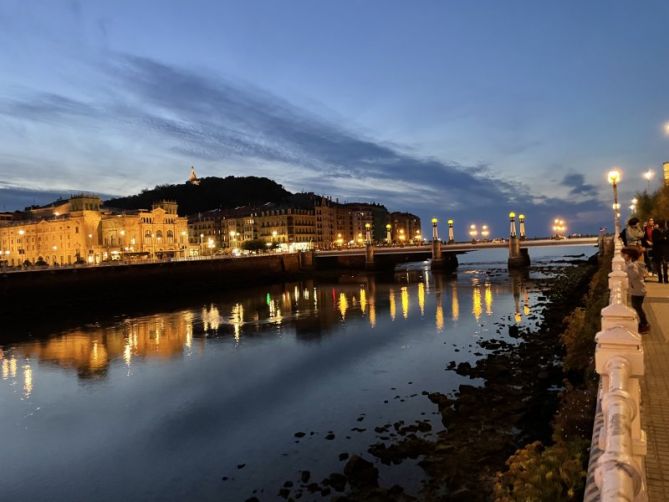 Hacia el puente del Kursaal: foto en Donostia-San Sebastián