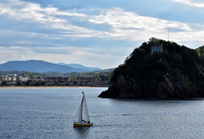 Hiriko itsas-sarreran: foto en Donostia-San Sebastián