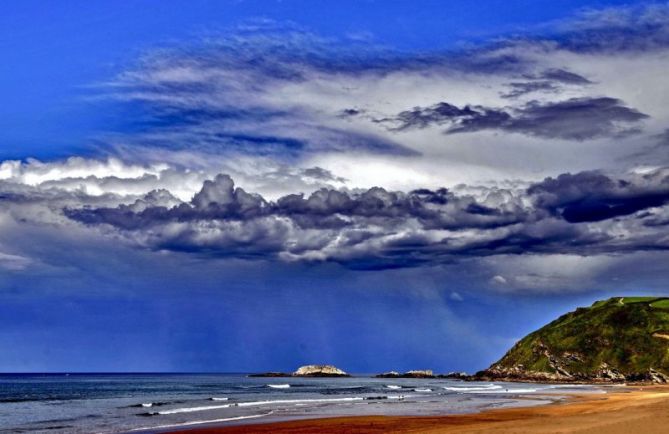 Hodeiak politak Zarauzko hondartzan : foto en Zarautz