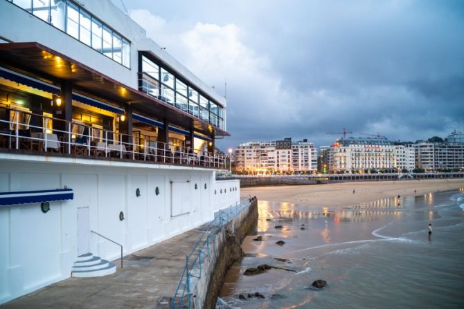 Hora dorada,playa de La Concha.: foto en Donostia-San Sebastián