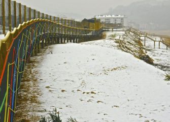 Neve en la playa de Zarautz 