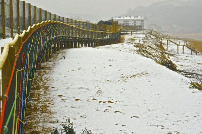 Neve en la playa de Zarautz : foto en Zarautz