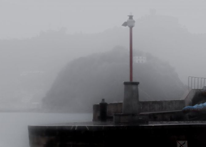 "Niebla en el Puerto": foto en Donostia-San Sebastián