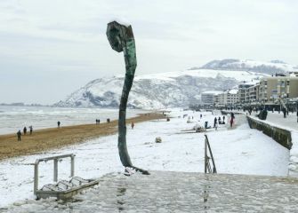 Nieve en la playa de Zarautz 