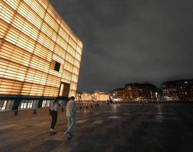 De noche en la ciudad: foto en Donostia-San Sebastián