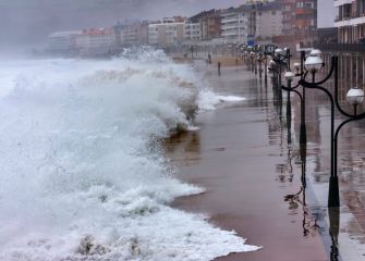 Olas sobre el Malecón